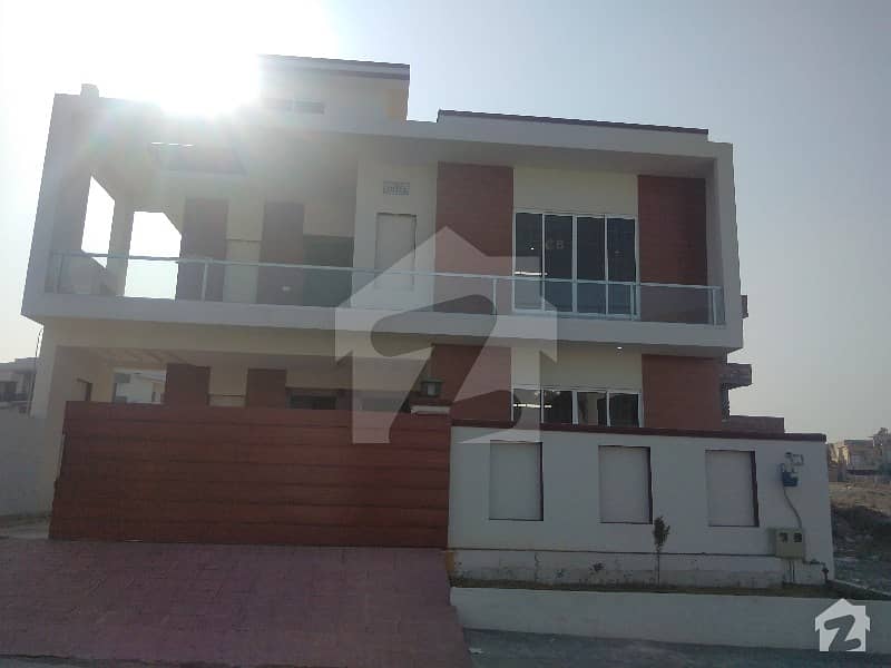 میڈیا ٹاؤن راولپنڈی میں 6 کمروں کا 10 مرلہ مکان 2.7 کروڑ میں برائے فروخت۔
