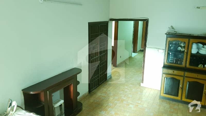 10 Marla 5 Bed Double Unit  House Available For Sale In Zeeshan Street .
