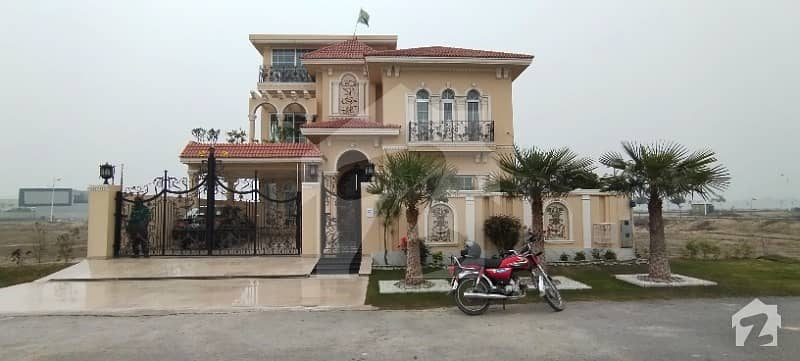 ڈی ایچ اے فیز 7 - بلاک ٹی فیز 7 ڈیفنس (ڈی ایچ اے) لاہور میں 5 کمروں کا 1 کنال مکان 6.25 کروڑ میں برائے فروخت۔