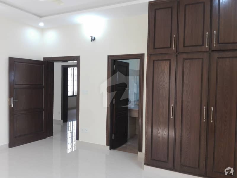 1 Kanal Lower Portion In Pakistan Town For Rent At Good Location