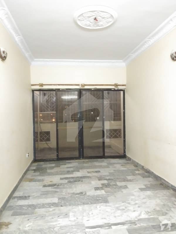 گلستانِِ جوہر ۔ بلاک 13 گلستانِ جوہر کراچی میں 3 کمروں کا 7 مرلہ فلیٹ 72 لاکھ میں برائے فروخت۔