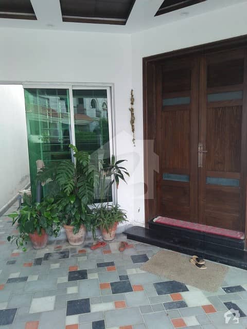 پنجاب سمال انڈسٹریز کالونی لاہور میں 3 کمروں کا 5 مرلہ مکان 1.5 کروڑ میں برائے فروخت۔