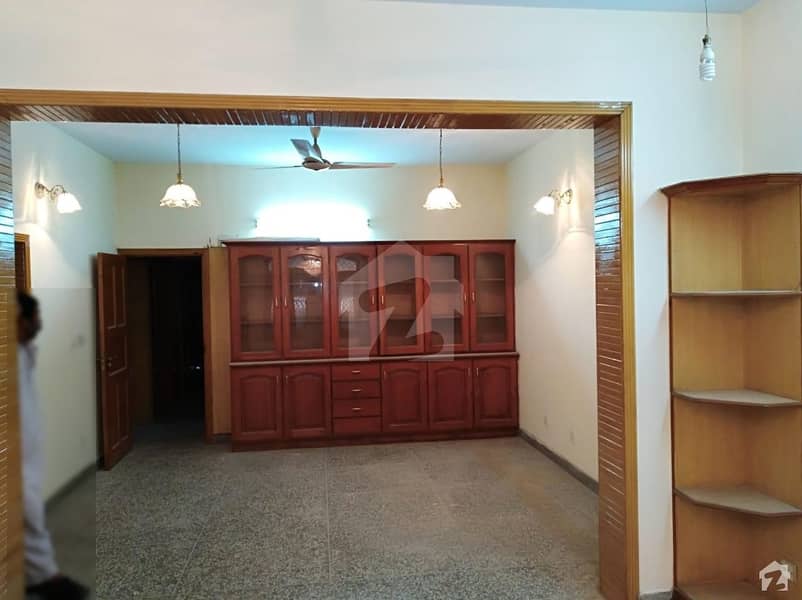 Ideally Located Upper Portion Of 10 Marla Is Available For Rent In Bahria Town Phase 8 - Block A