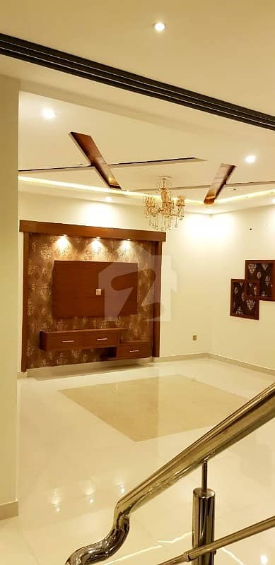 این ایف سی 1 - بلاک ڈی (ایس ای) این ایف سی 1 لاہور میں 6 کمروں کا 10 مرلہ مکان 1.75 کروڑ میں برائے فروخت۔