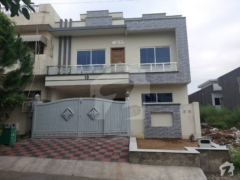 House Of 1800 Square Feet For Sale In G13