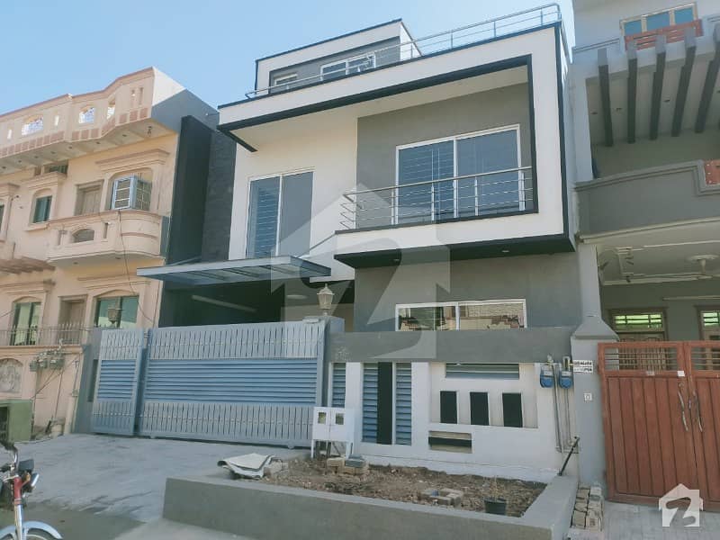 House Of 1800 Square Feet For Sale In G13