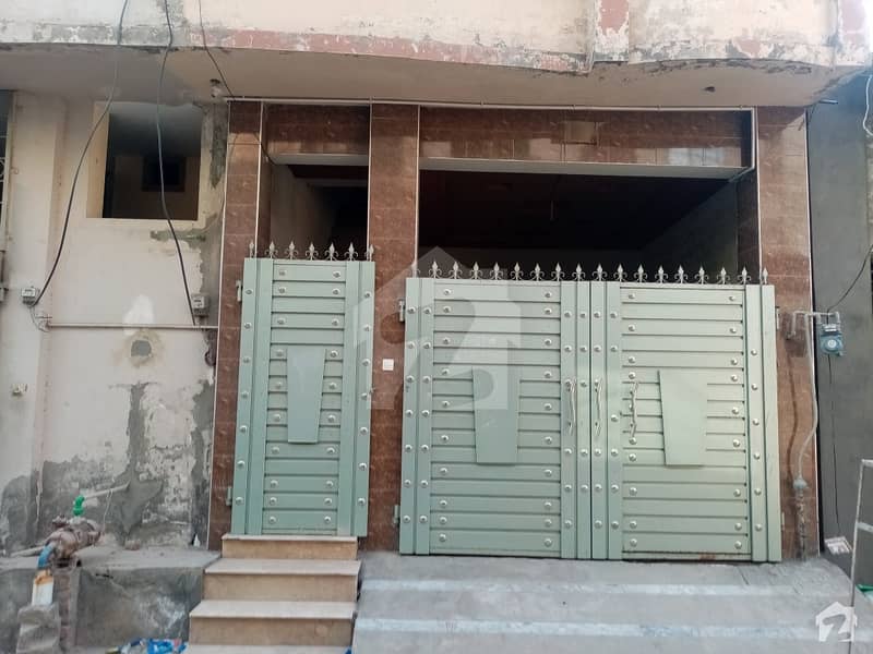 Good 2.5 Marla House For Sale In Satiana Road