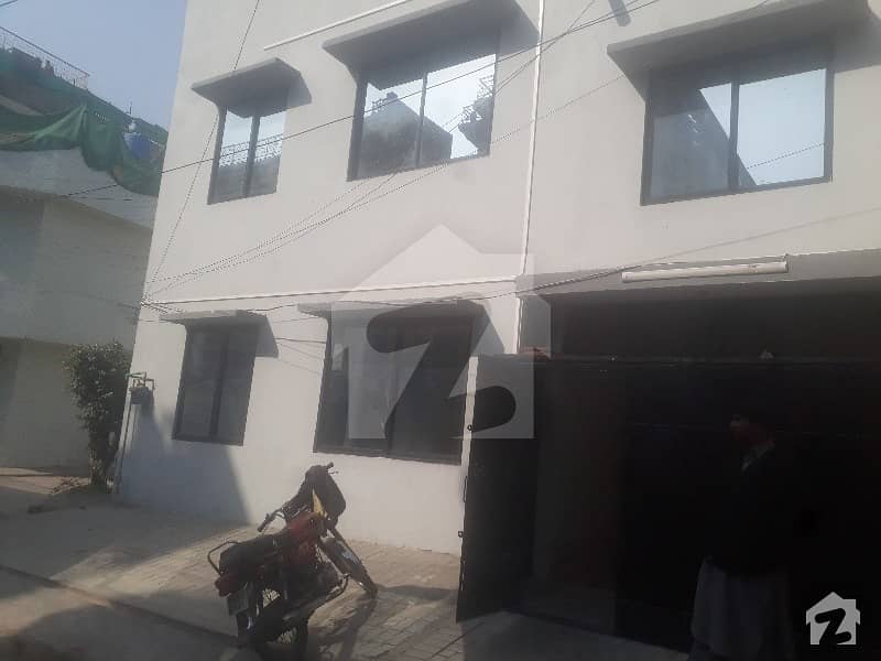 علامہ اقبال ٹاؤن لاہور میں 5 کمروں کا 7 مرلہ مکان 2 کروڑ میں برائے فروخت۔