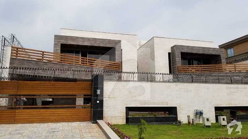 Prime Location Brand New  7 Bedroom House For Rent