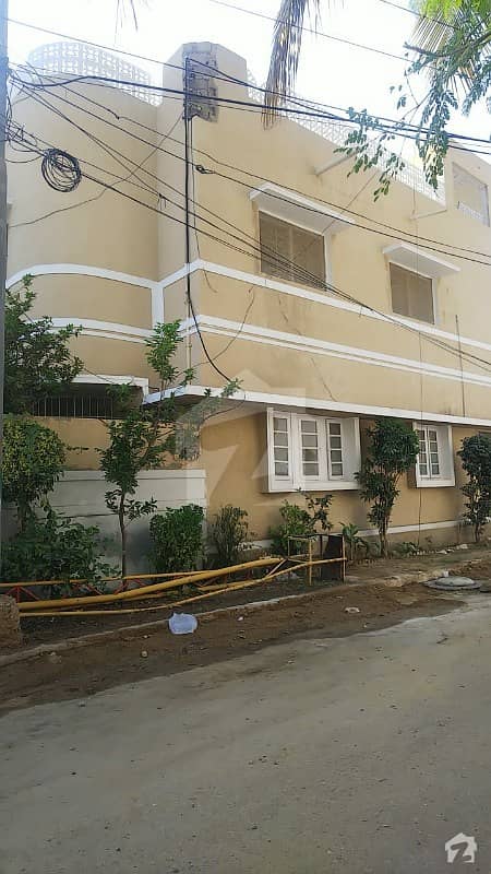 بہادر آباد گلشنِ اقبال ٹاؤن کراچی میں 6 کمروں کا 12 مرلہ مکان 2.3 لاکھ میں کرایہ پر دستیاب ہے۔