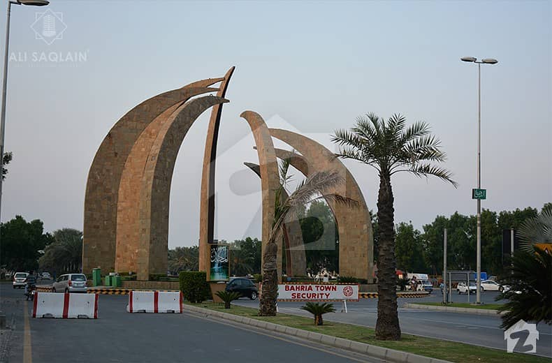 بحریہ ٹاؤن نشتر بلاک بحریہ ٹاؤن سیکٹر ای بحریہ ٹاؤن لاہور میں 5 مرلہ کمرشل پلاٹ 2.35 کروڑ میں برائے فروخت۔