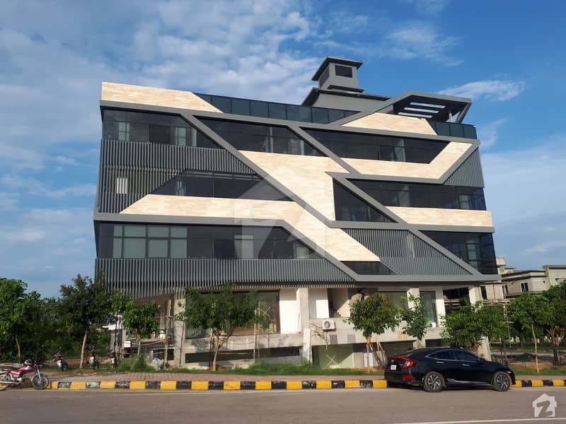 Stunning 2228 Square Feet Office In Gulberg Available
