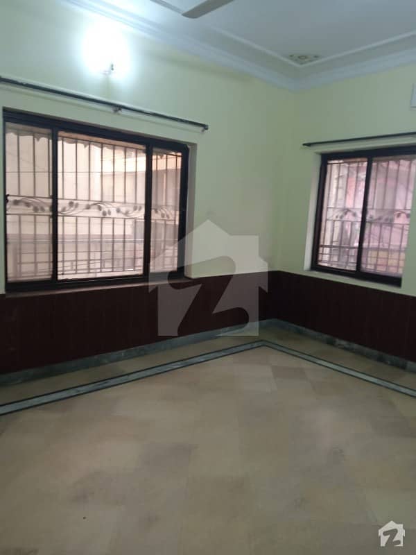 2.5 Storey House For Rent