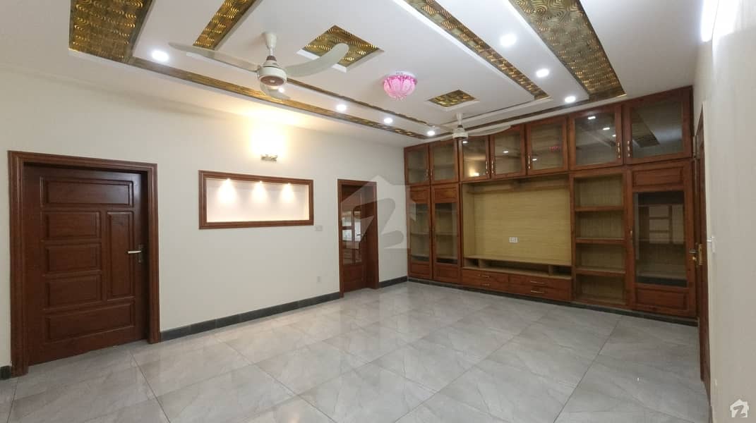 جی ۔ 9 اسلام آباد میں 6 کمروں کا 11 مرلہ مکان 5.35 کروڑ میں برائے فروخت۔