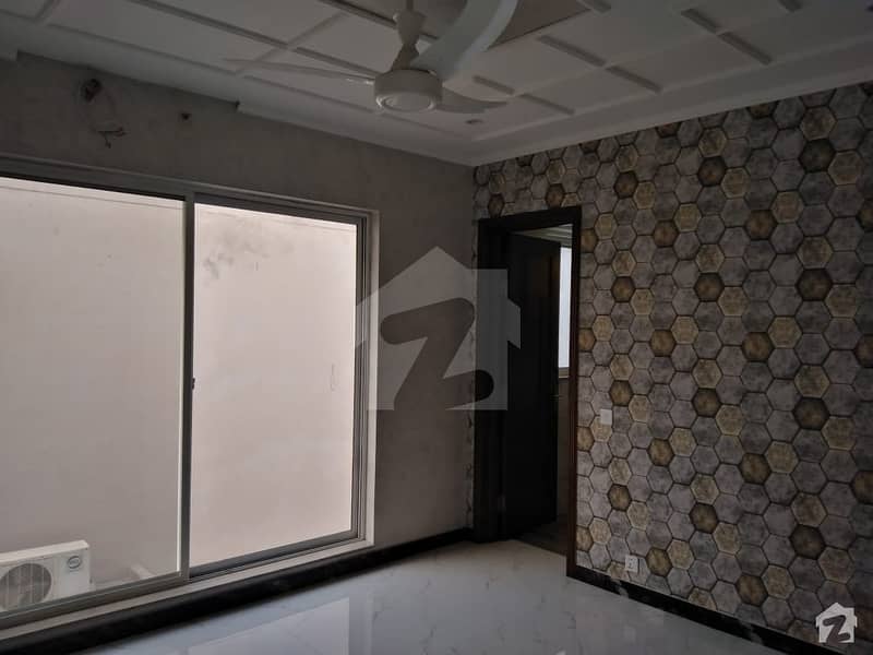 کنگز ٹاؤن رائیونڈ روڈ لاہور میں 2 کمروں کا 5 مرلہ زیریں پورشن 42 لاکھ میں برائے فروخت۔