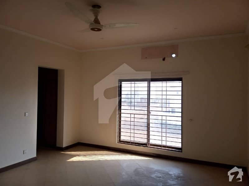 One Kanal Separate Gate Upper Portion For Rent In Dha Phase 4 Block DD
