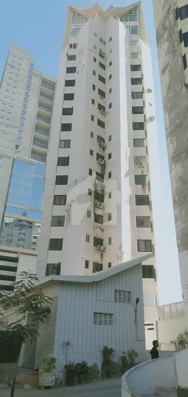 کلفٹن ۔ بلاک 2 کلفٹن کراچی میں 5 کمروں کا 14 مرلہ فلیٹ 4.65 کروڑ میں برائے فروخت۔