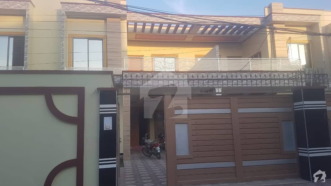زکریا ٹاؤن ملتان میں 4 کمروں کا 10 مرلہ مکان 1.35 کروڑ میں برائے فروخت۔
