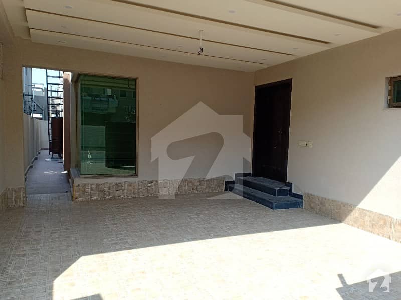 Ideal Location 10 Marla 3 Bed House For Sale In Askari 11 Lahore With Gas