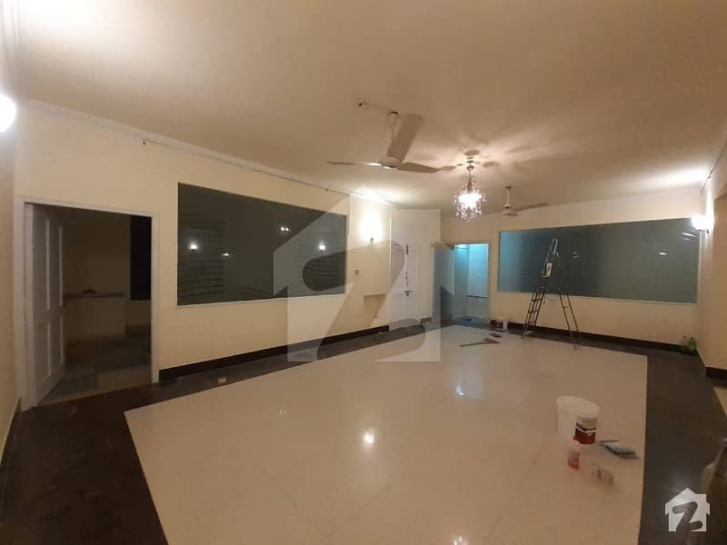 2 Kanal Upper Portion With Separate Gate For Rent