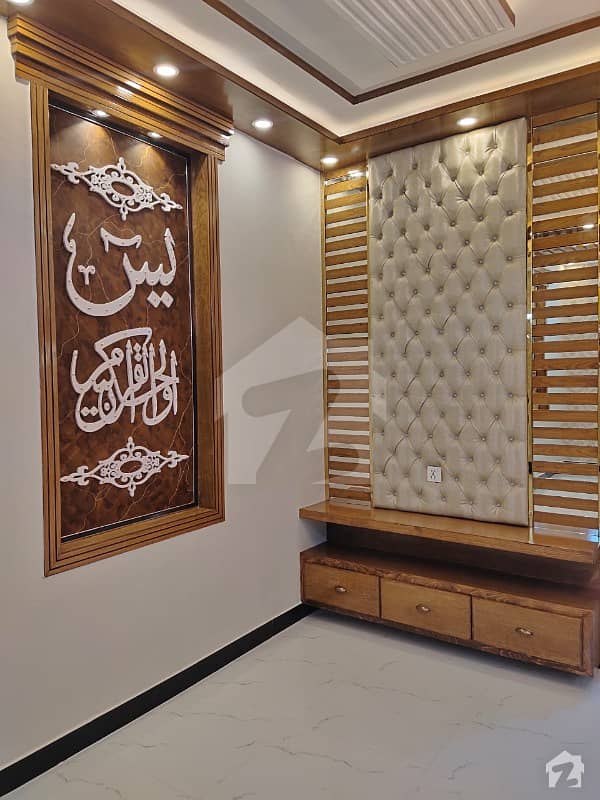 بحریہ ٹاؤن سیکٹرڈی بحریہ ٹاؤن لاہور میں 3 کمروں کا 5 مرلہ مکان 1.55 کروڑ میں برائے فروخت۔