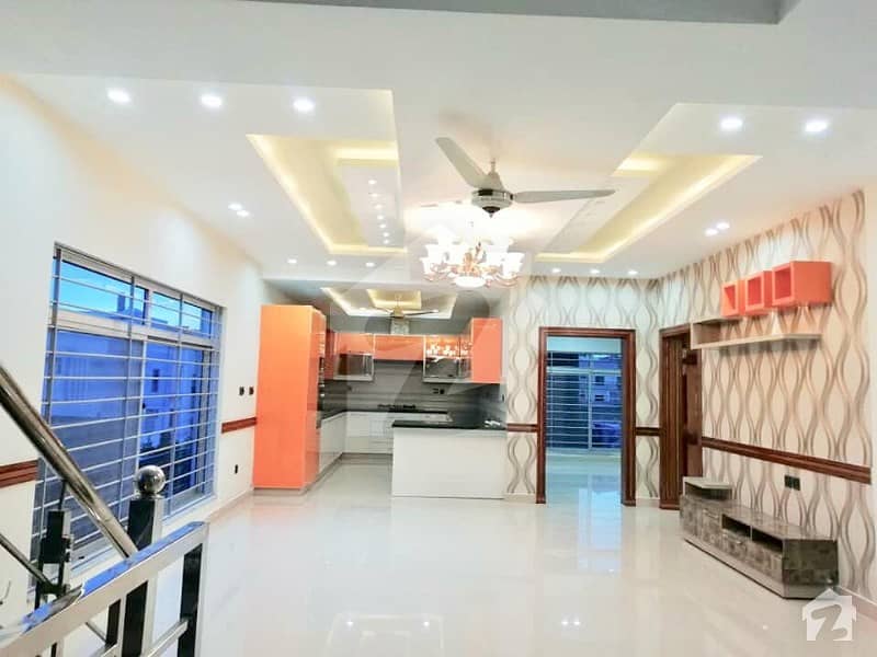 Luxury 200 Square Yards Villa For Sale In Bahria Town  Precinct 10