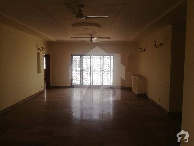 ڈی ایچ اے فیز 4 ڈیفنس (ڈی ایچ اے) لاہور میں 3 کمروں کا 1 کنال بالائی پورشن 70 ہزار میں کرایہ پر دستیاب ہے۔