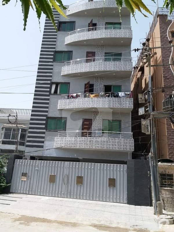 Flat Of 2000  Square Feet Available In Jamshed Town