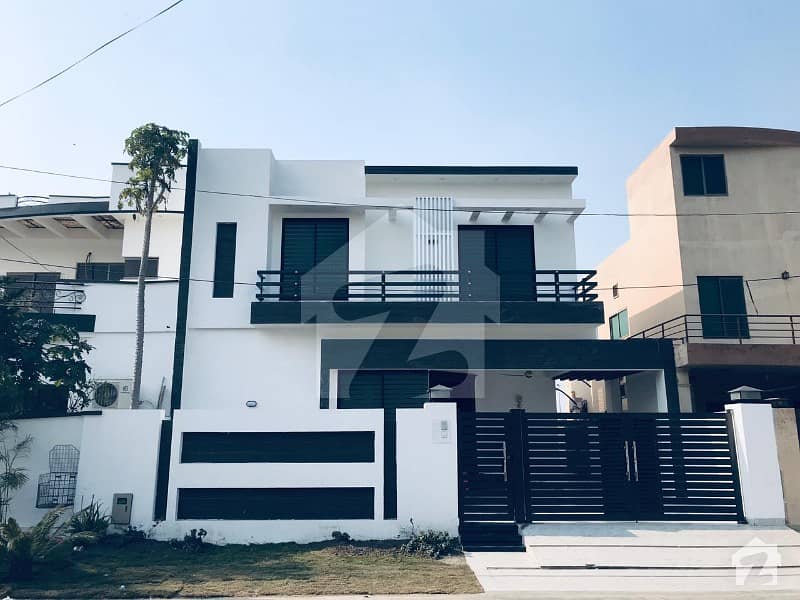 10 MARLA BRAND NEW HOUSE FOR SALE IN DHA LAHORE PHASE 8 AIR AVENUE