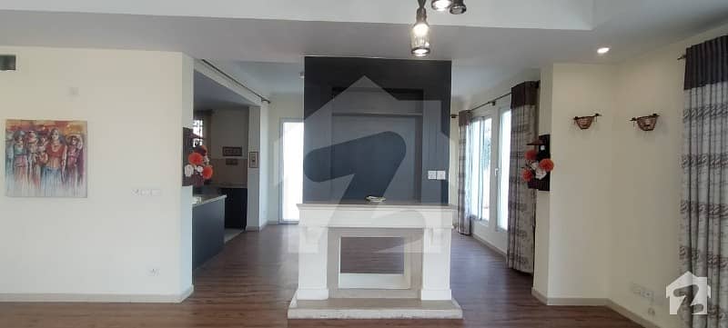 5 Beds Villa For Sale 5 Beds Villa For Sale