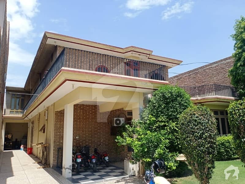 1 Kanal House Available For Sale
