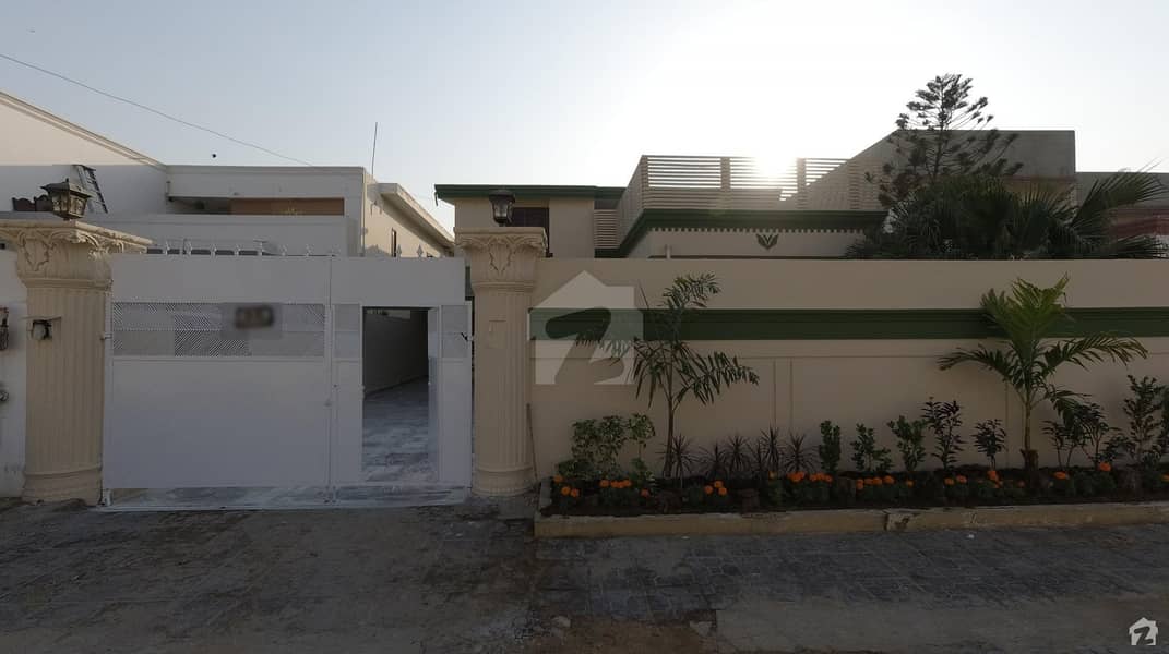 ڈی ایچ اے فیز 6 ڈی ایچ اے کراچی میں 5 کمروں کا 1 کنال مکان 2.5 لاکھ میں کرایہ پر دستیاب ہے۔