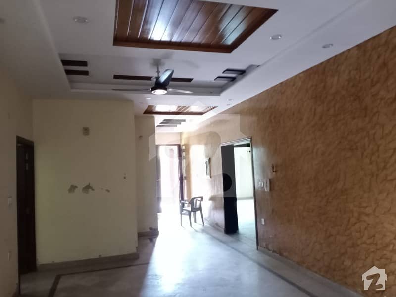 خیابانِ کالونی فیصل آباد میں 3 کمروں کا 10 مرلہ زیریں پورشن 32 ہزار میں کرایہ پر دستیاب ہے۔