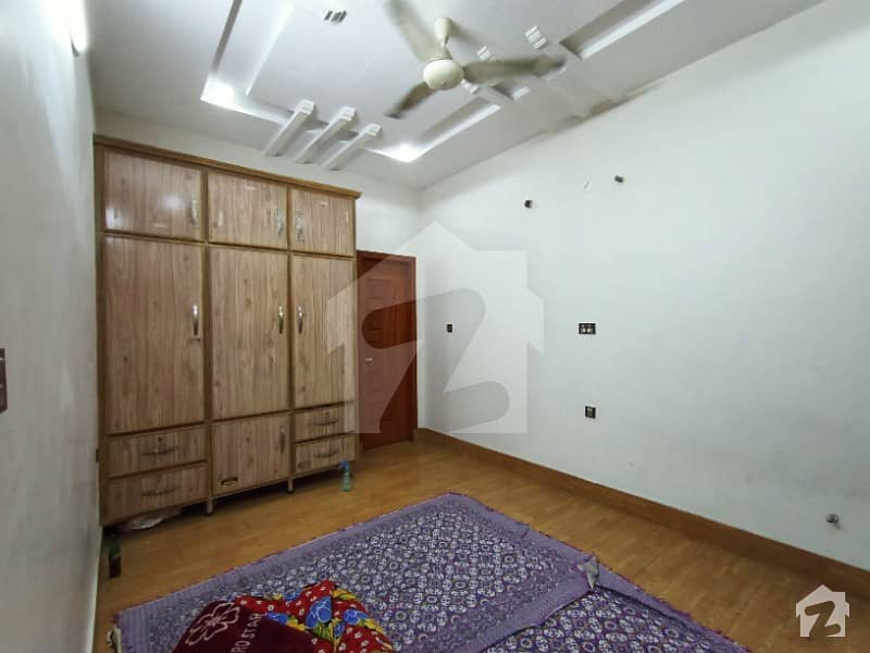 2 Bedrooms Flat 1st Floor For Rent