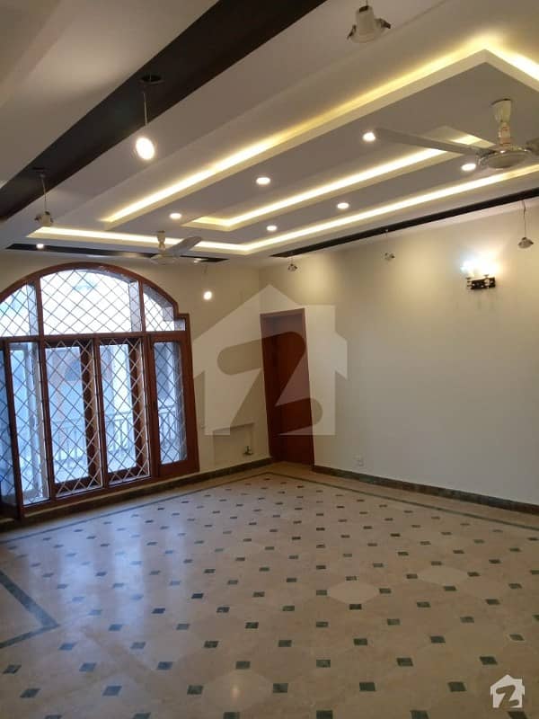Secured 3 Bed Upper Portion With Servant And Separate Access