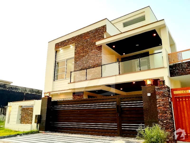 بحریہ ٹاؤن فیز 8 بحریہ ٹاؤن راولپنڈی راولپنڈی میں 5 کمروں کا 10 مرلہ مکان 1.9 کروڑ میں برائے فروخت۔