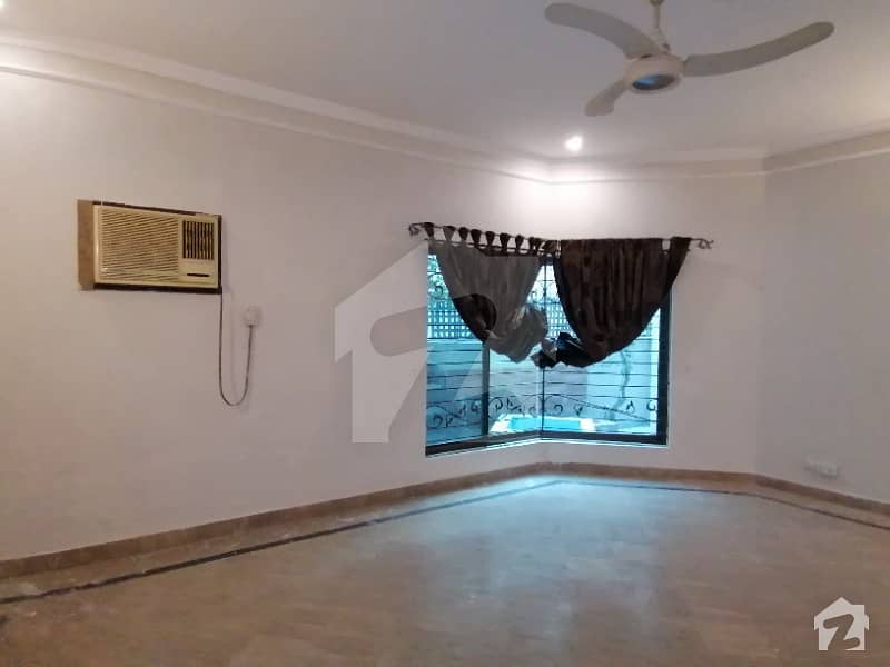 DHA 1 Kanal Wonderful Double Unit Bungalow With AC For Rent In Phase 4