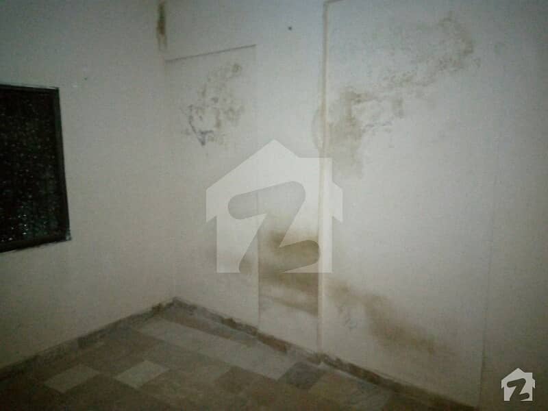 25 Lac First Floor Flat For Sale 450 Sq Ft Approx Liaquatabad No. 4
