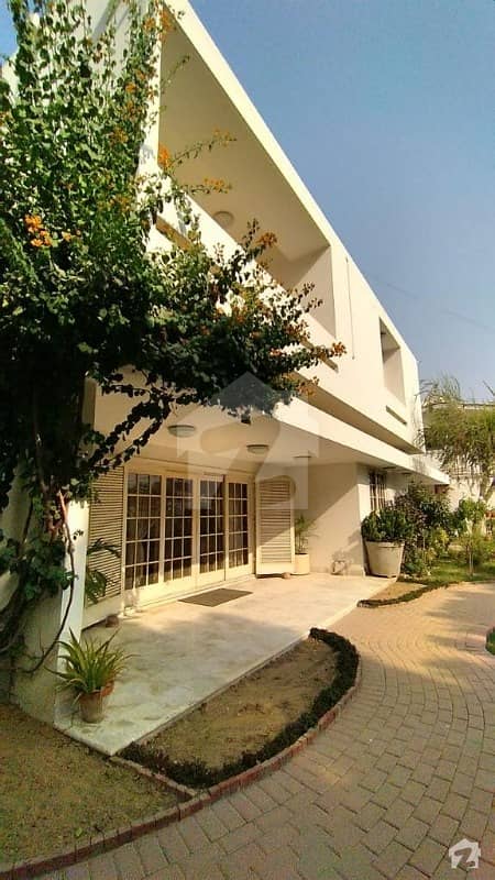 کلفٹن ۔ بلاک 5 کلفٹن کراچی میں 5 کمروں کا 2 کنال مکان 20 کروڑ میں برائے فروخت۔