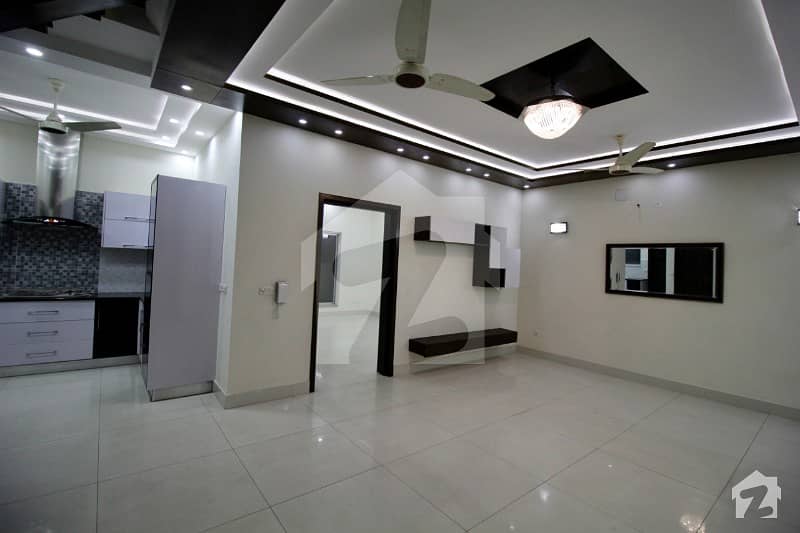 ایڈن سٹی - بلاک اے ایڈن سٹی ایڈن لاہور میں 1 کمرے کا 10 مرلہ زیریں پورشن 40 ہزار میں کرایہ پر دستیاب ہے۔