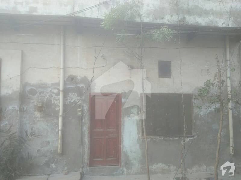 جھمرہ روڈ فیصل آباد میں 2 کمروں کا 5 مرلہ مکان 43 لاکھ میں برائے فروخت۔