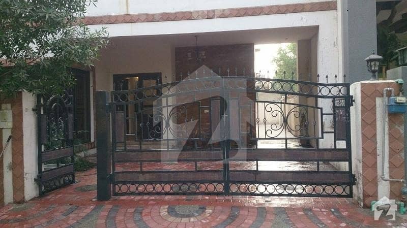 سکھ چین گارڈنز لاہور میں 5 کمروں کا 10 مرلہ مکان 2.2 کروڑ میں برائے فروخت۔