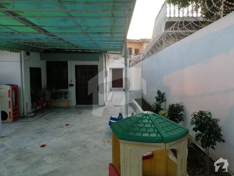 8550  Square Feet House In New Lalazar For Sale At Good Location