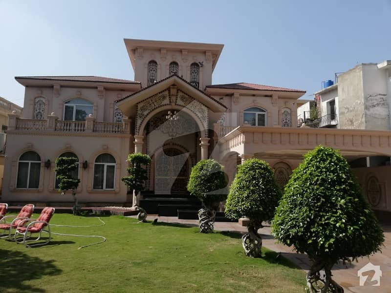 ماڈل ٹاؤن ۔ بلاک سی ماڈل ٹاؤن لاہور میں 7 کمروں کا 3 کنال مکان 45 کروڑ میں برائے فروخت۔