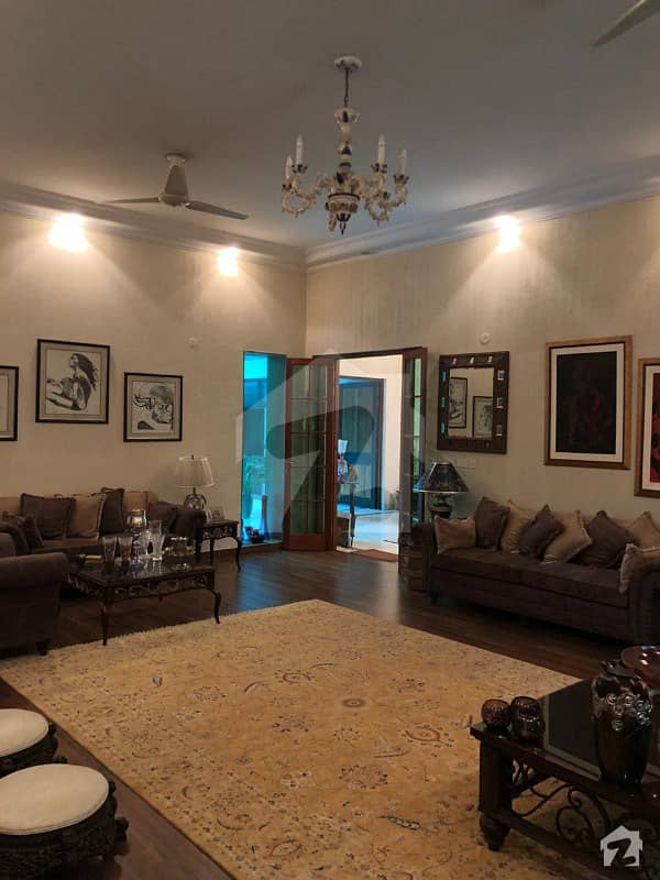 بیدیاں روڈ لاہور میں 7 کمروں کا 48 کنال فارم ہاؤس 32 کروڑ میں برائے فروخت۔