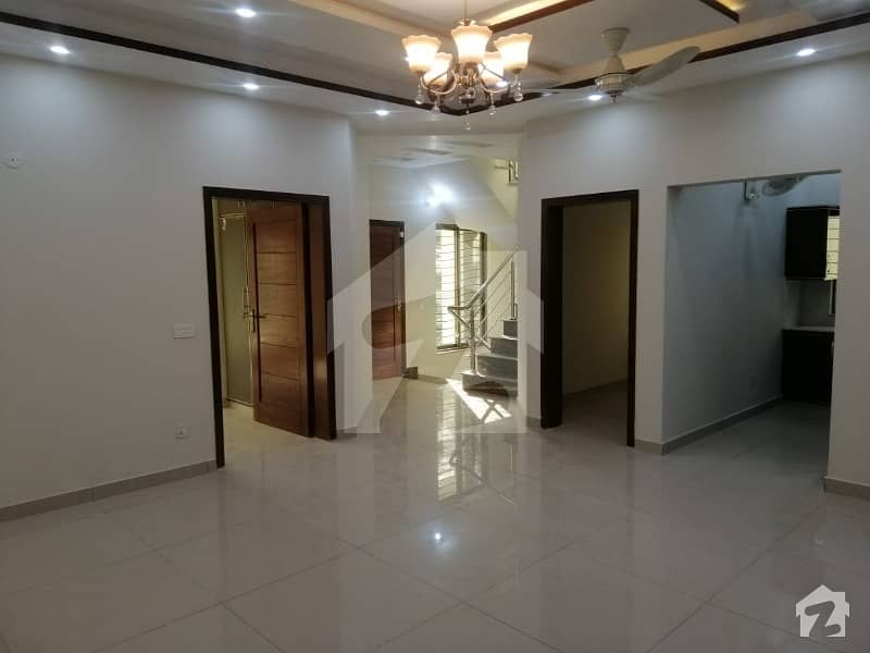بحریہ ٹاؤن لاہور میں 3 کمروں کا 5 مرلہ مکان 45 ہزار میں کرایہ پر دستیاب ہے۔