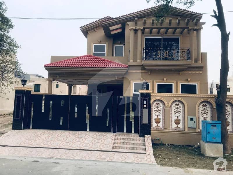 10 MARLA SPANISH HOUSE FOR SALE IN DHA PHASE 8 AIR AVENUE