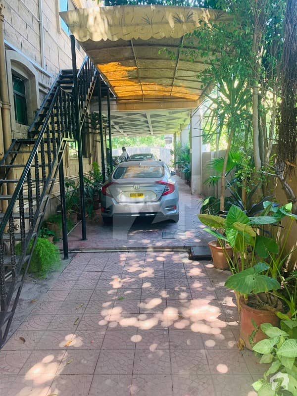 E7 Good Location Old House For Sale Size 933 Sq Yards E7, Islamabad