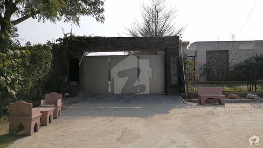 گرین ایکڑز ہاؤسنگ سوسائٹی لاہور میں 4 کمروں کا 8 کنال فارم ہاؤس 11 کروڑ میں برائے فروخت۔