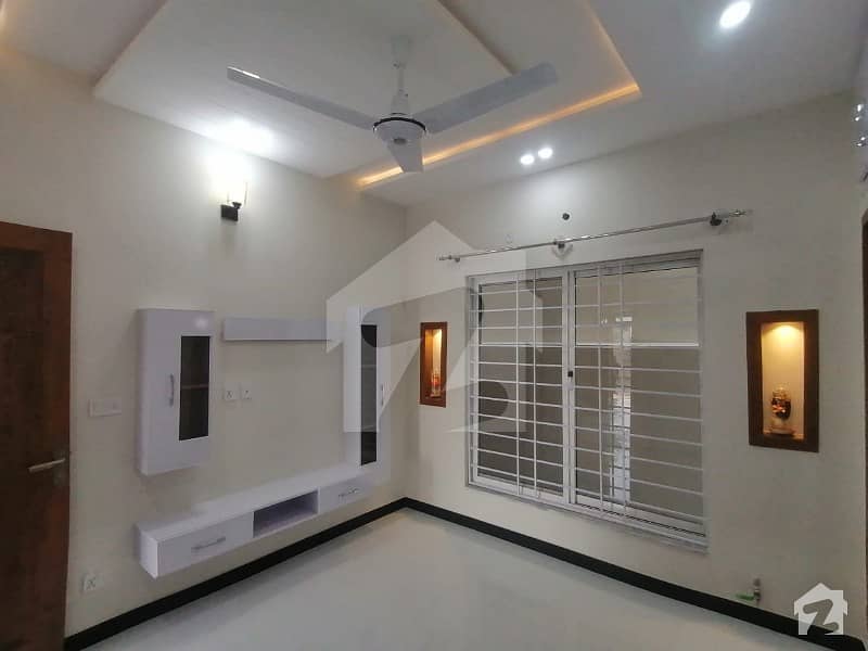 ڈی ۔ 12 اسلام آباد میں 4 کمروں کا 4 مرلہ مکان 2.3 کروڑ میں برائے فروخت۔